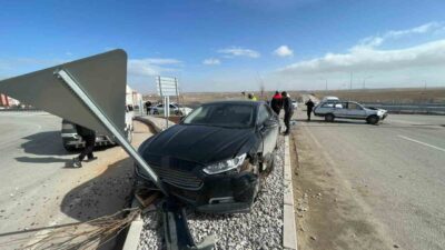Karaman’da ters yöne giren otomobil başka bir otomobille çarpıştı. Kazada