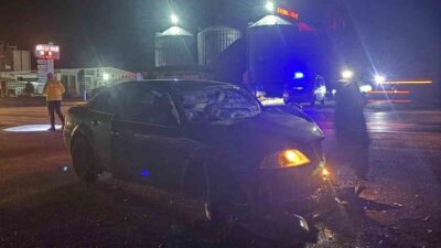 Konya’nın Karapınar ilçesinde otomobil ile çekicinin çarpışması sonucu meydana gelen