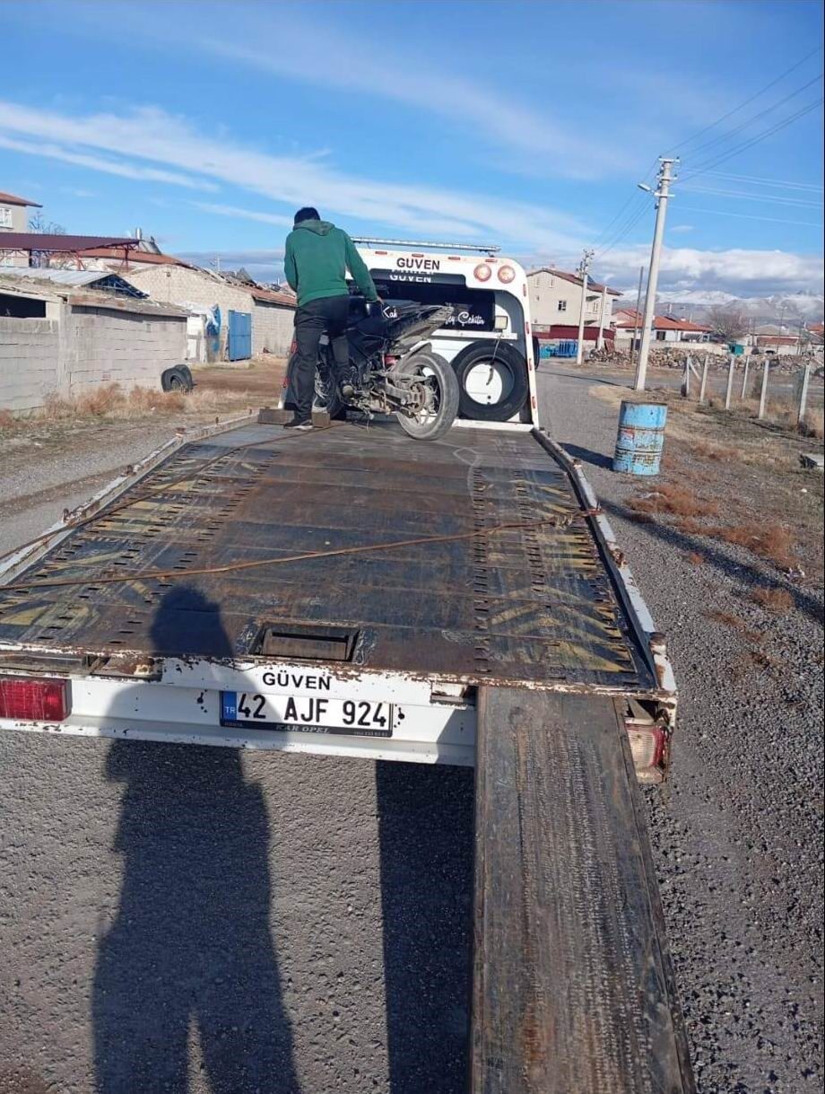 Konya’nın Karapınar ilçesinde polis ekipleri ilçe genelinde gerçekleştirdikleri denetimlerde trafik