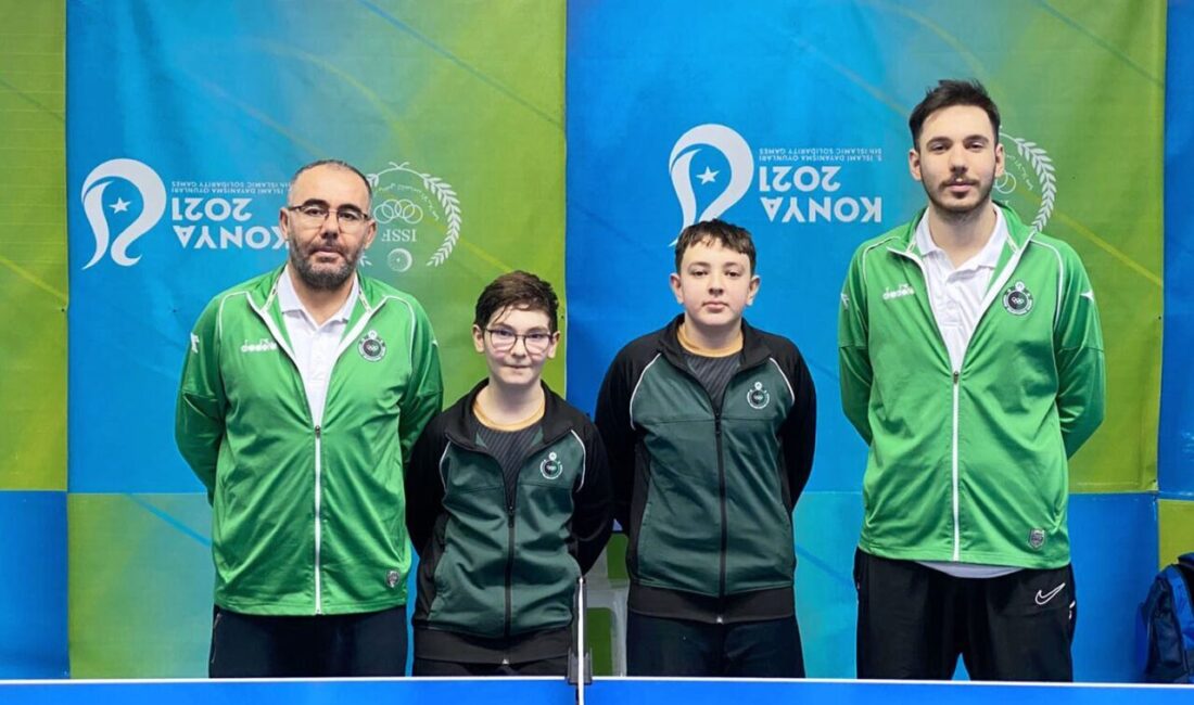 Karatay Belediyespor Kulübü Masa Tenisi Takımı sporcuları Muhammed Said Oğuz