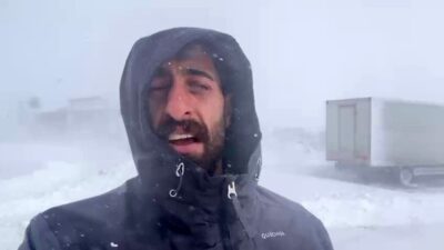 Erzurum’un Karayazı ilçesinde etkili olan fırtına hayatı olumsuz etkiliyor. Dün