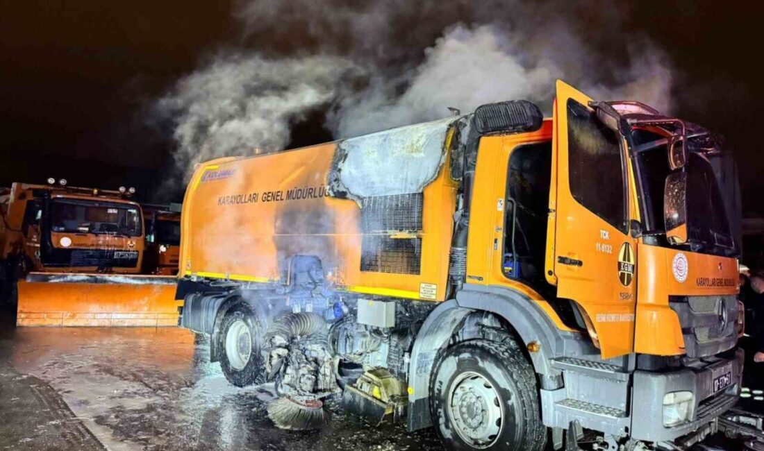 Karayolları Bölge Müdürlüğü’ne ait kamyonda çıkan yangın paniğe neden oldu.