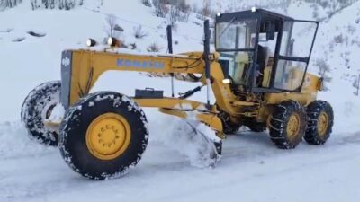 Şırnak’ta kar yağışı etkisini sürdürüyor. İpek yolunda mahsur kalanların imdadına