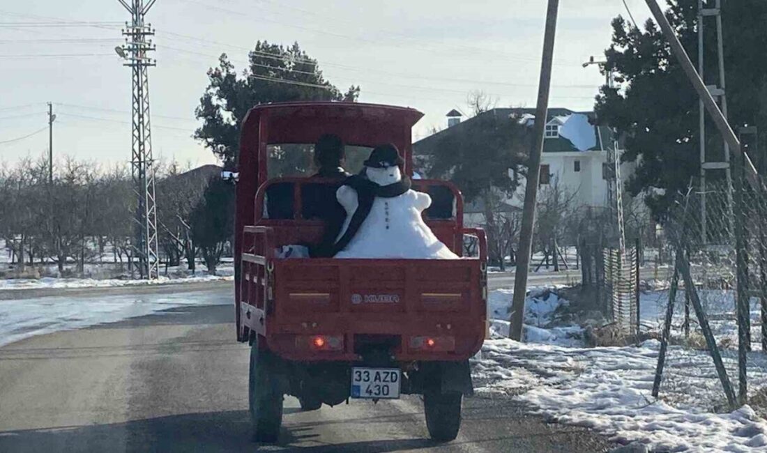 Mersin’de bir kişi 3 tekerlekli motosikletin kasasına yaptığı kardan adamı