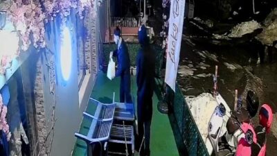 Zonguldak’ın Ereğli ilçesinde bir esnafın dükkanının önüne yaptığı kardan adamı