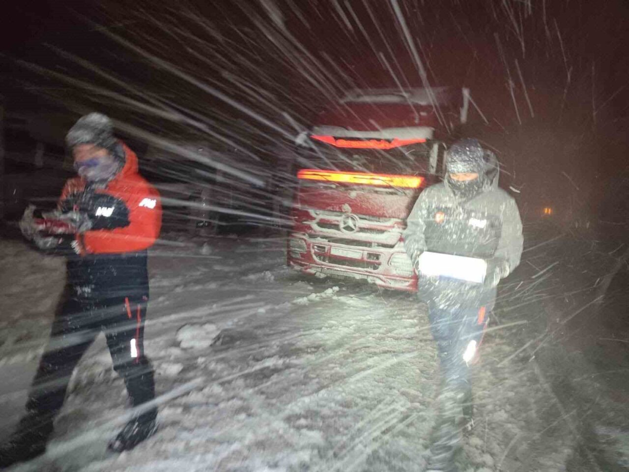Van genelinde etkili olan yoğun kar yağışı ve olumsuz hava