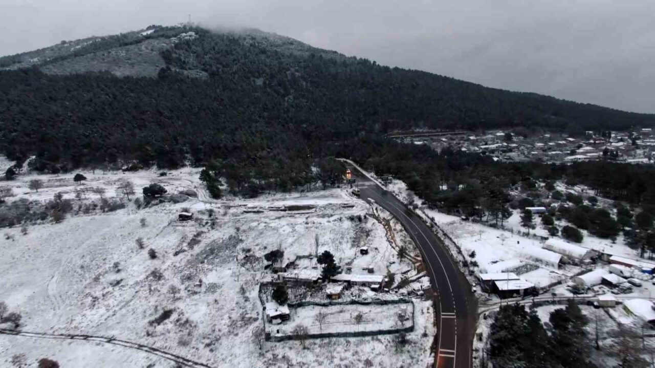 İstanbul’da dün gece saatlerinden itibaren etkisini göstermeye başlayan kar yağışıyla