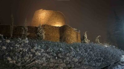 İstanbul’da etkili olan kar yağışı, Anadolu Yakası’nın yüksek kesimlerinde ve