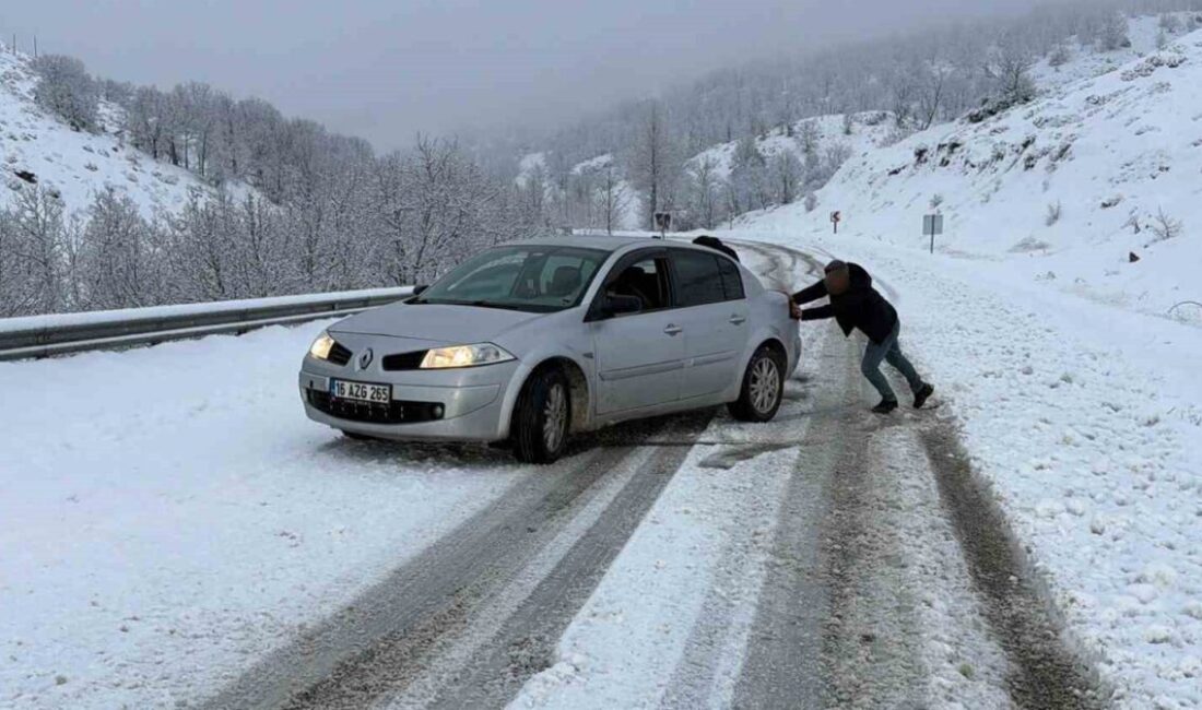 Adıyaman’ın yüksek kesimlerinde başlayan kar yağışından dolayı bir çok araç