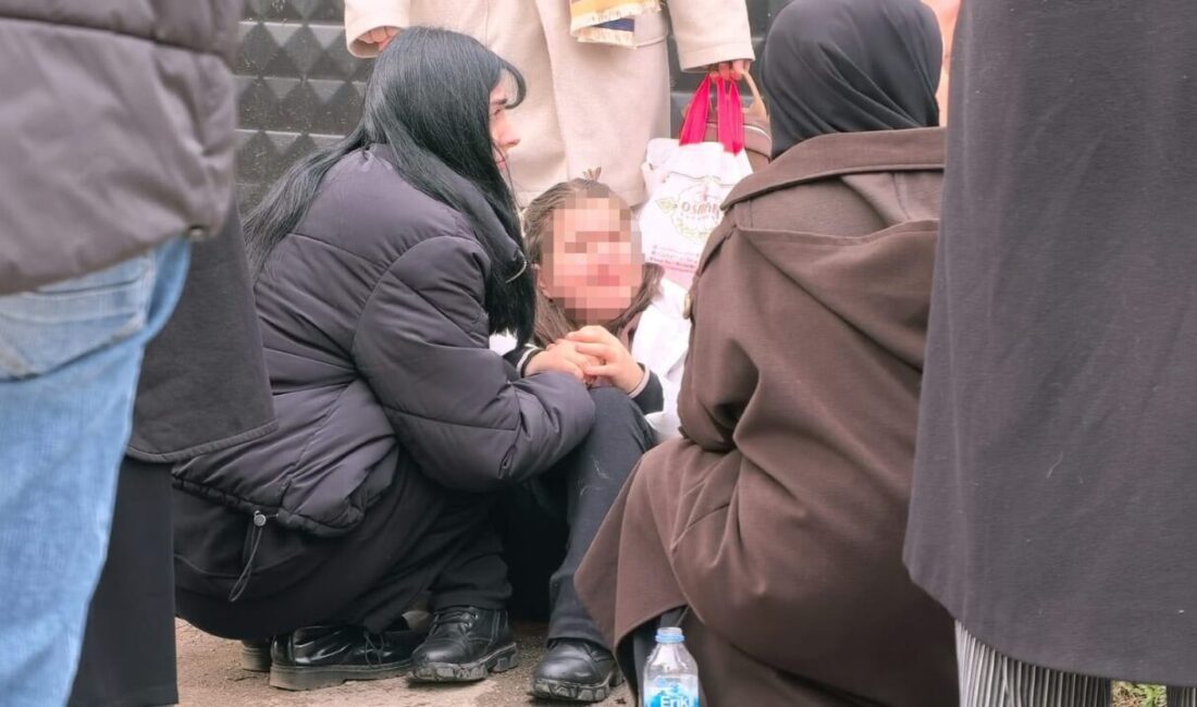 Bursa’nın İnegöl ilçesinde 2 otomobilin çarpışması sonucu 2 kişi yaralandı.