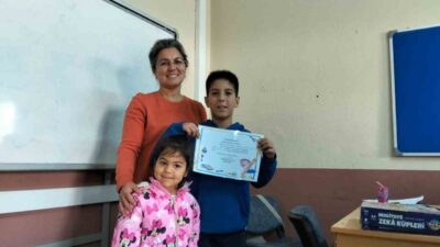 Manisa’nın Sarıgöl ilçesi Bağlıca Halil Duran Ortaokulunda karne öncesi düzenlenen