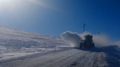 Kars İl Özel İdaresi ekipleri, etkili olan yoğun kar yağışı