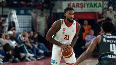Karşıyaka’nın 28 yaşındaki oyun kurucusu Charles Manning, Aliağa Petkimspor müsabakasında