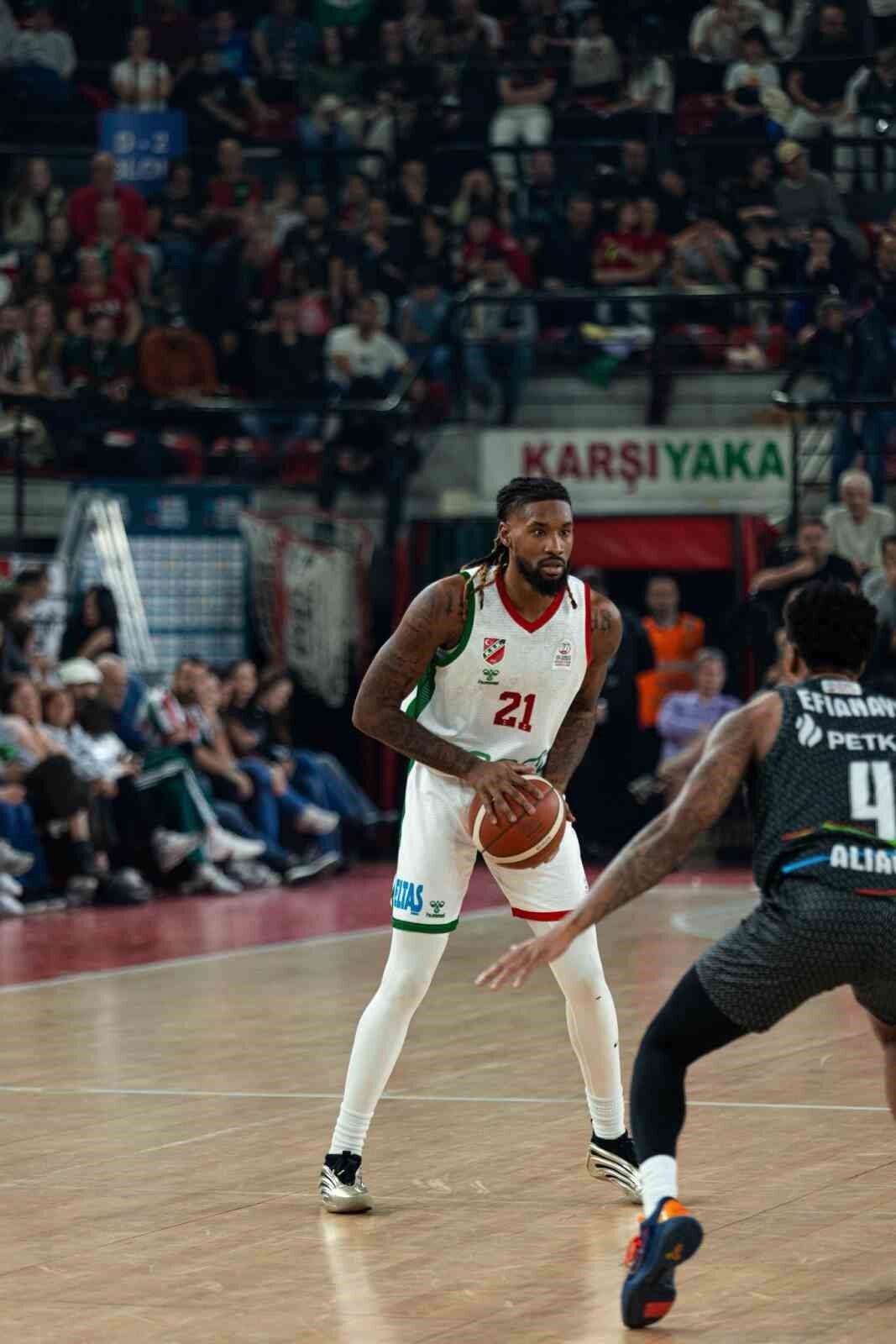Karşıyaka’nın 28 yaşındaki oyun kurucusu Charles Manning, Aliağa Petkimspor müsabakasında