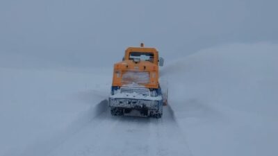 Kars’ta etkisini sürdüren yoğun kar yağışı ve tipi, 143 köyün