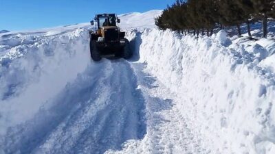Kars’ta kar ve tipiden 18 köy yolu ulaşıma kapalı bulunuyor.
