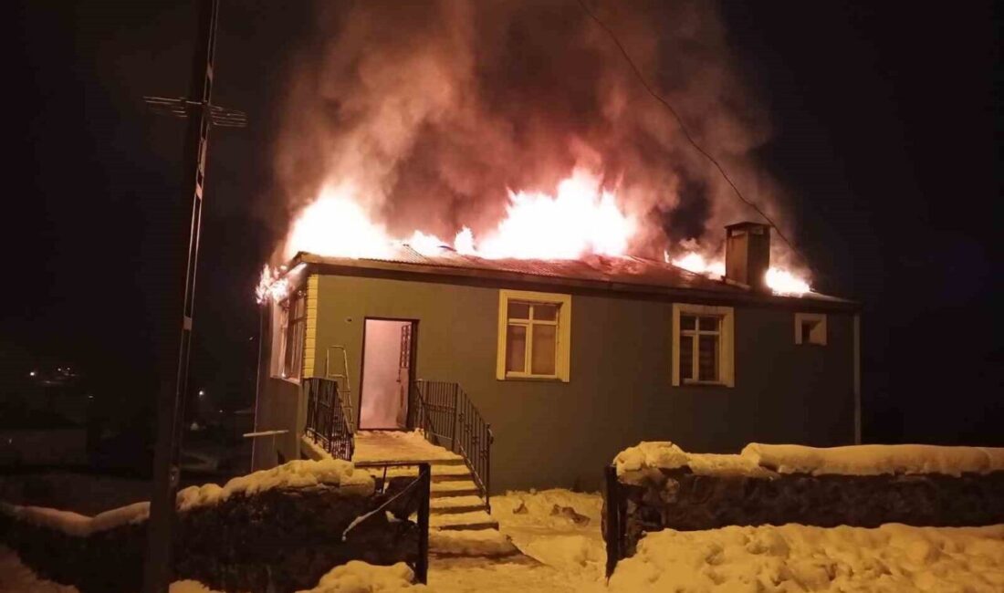 KARS (İHA) – Kars’ta imam evi alev alev yandı. İtfaiye