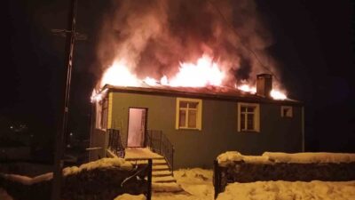 KARS (İHA) – Kars’ta imam evi alev alev yandı. İtfaiye