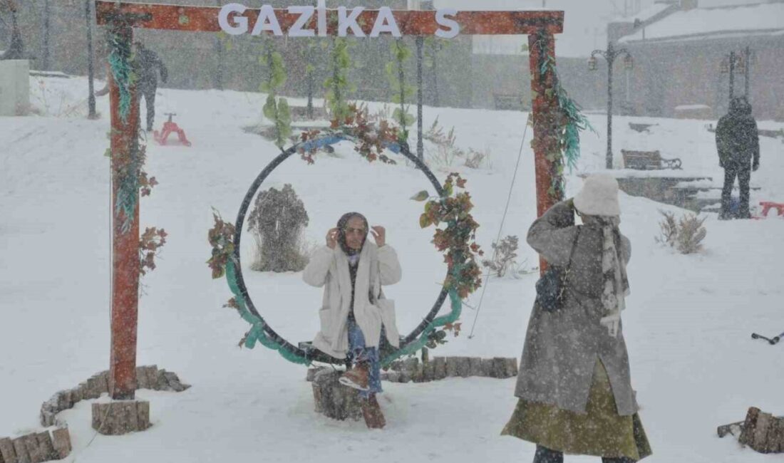 Kars’ta etkili olan kar yağışı, kenti adeta bir masal diyarına