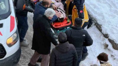 Kars’ta okula gitmekte olan bir öğrencinin başına çatıdan kopan buz