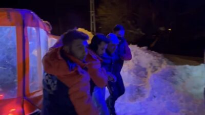 Kars’ta kar ve tipide köyde mahsur kalan 59 yaşındaki hastaya