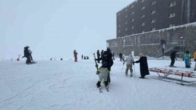 Bolu Kartalkaya Kayak Merkezi’nde sömestr tatili öncesi hareketlilik başladı. Kar