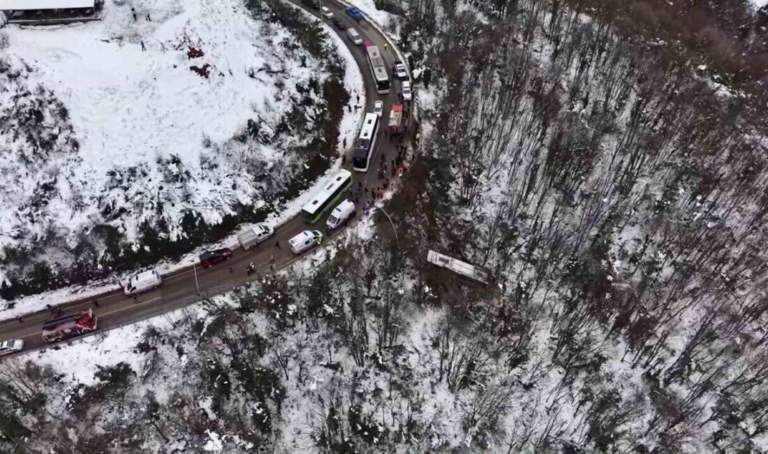 Kocaeli’nin Kartepe ilçesinde toplu taşıma otobüsünün şarampole yuvarlandığı kazada yaralı