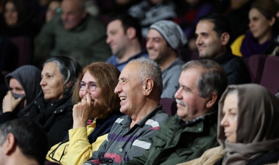 Kartepe’de yetişkinler için hazırlanan kültür-sanat programında “Anlat Bakalım” adlı tiyatro