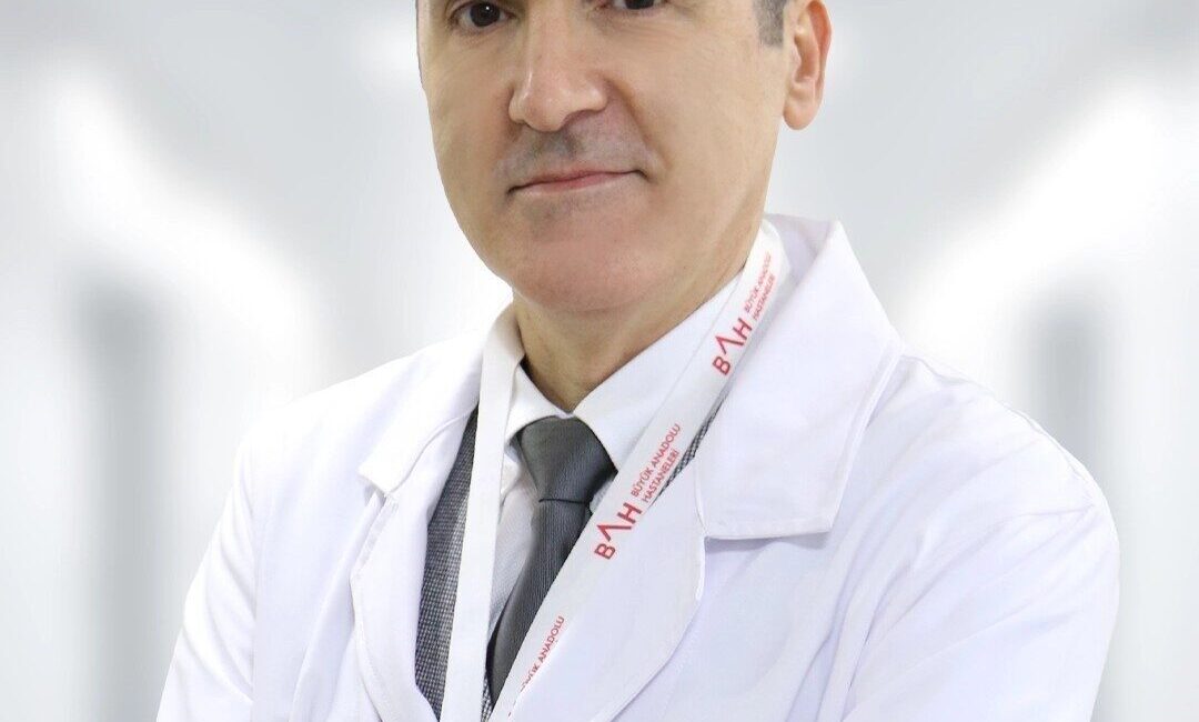 Genel Cerrahi Uzmanı Opr. Dr. Levent A. Kazak, kasık bölgesinde