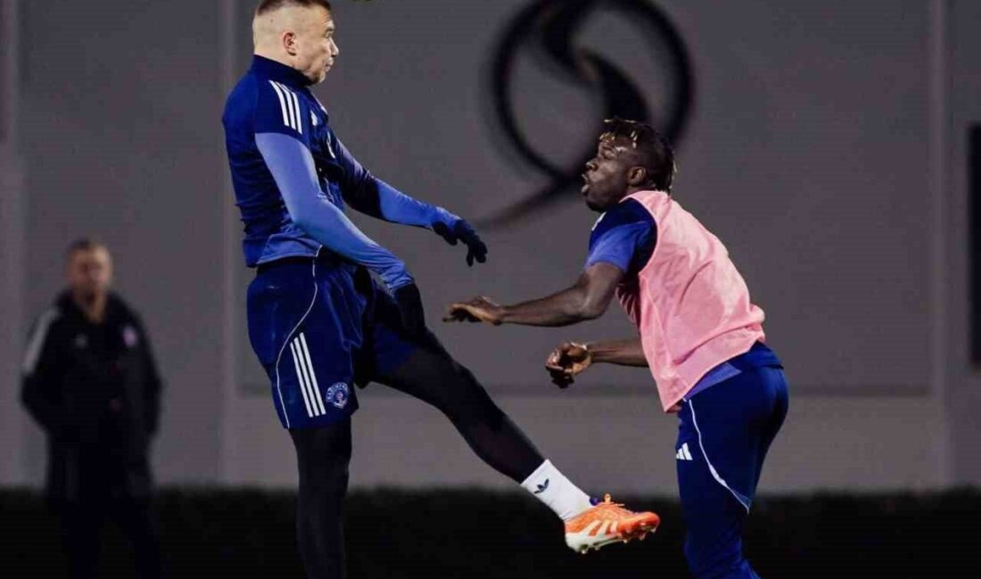 Kasımpaşa, devre arası kamp hazırlıkları için bulunduğu Antalya’da akşam yaptığı