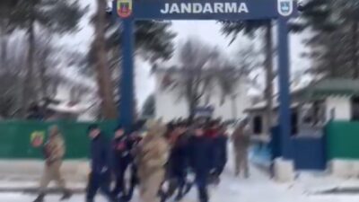 Kastamonu’nun Devrekani ilçesinde 9 farklı adrese gerçekleştirilen eş zamanlı uyuşturucu