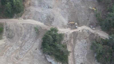 Kastamonu’da yağış sonrası meydana gelen heyelan sebebiyle ulaşıma kapanan İnebolu-Doğanyurt-Cide