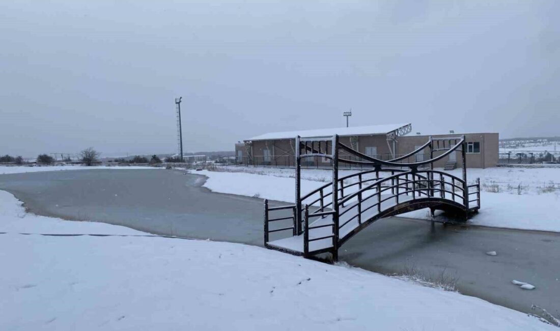 Kastamonu’da gece saatleri itibarıyla yüksek kesimlerde kar yağışı etkili oluyor.