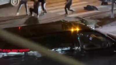 Bursa’nın Yıldırım ilçesinde trafikte yaşanan kavga sırasında bir çocuğun yola