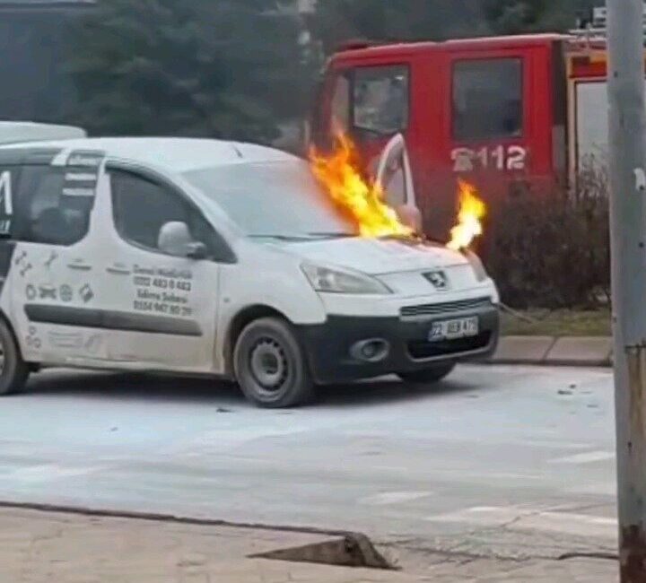 Edirne merkez Zübeyde Hanım Caddesi Trakya Birlik kavşağı’nda sabah saatlerinde