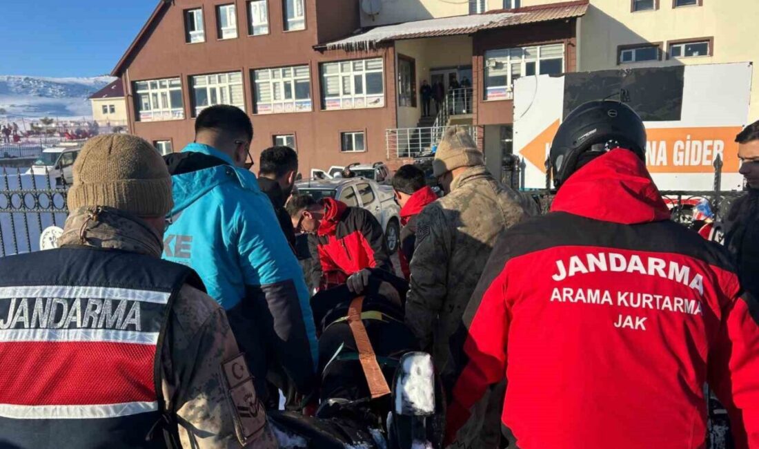 Bingöl’de kayak merkezinde kayarken düşerek yaralanan kişinin yardımına JAK ve