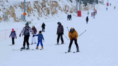 Türkiye genelindeki kayak merkezlerinde güncel kar kalınlıkları açıklandı. Meteoroloji Genel
