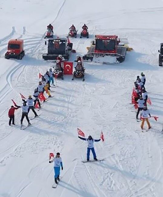 Ardahan’da etkili olan kar yağışının ardından kayak sezonu resmen açıldı.