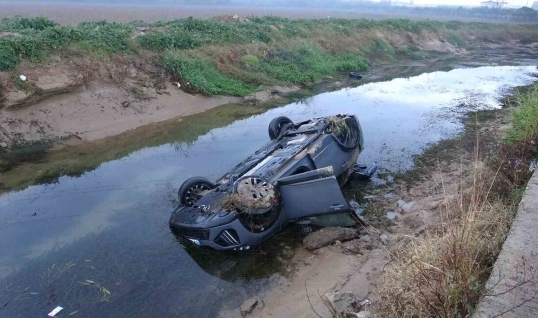 Antalya’da sürücüsünün kayganlaşan yolda direksiyon hakimiyetini kaybeden sürücünün kullandığı araç