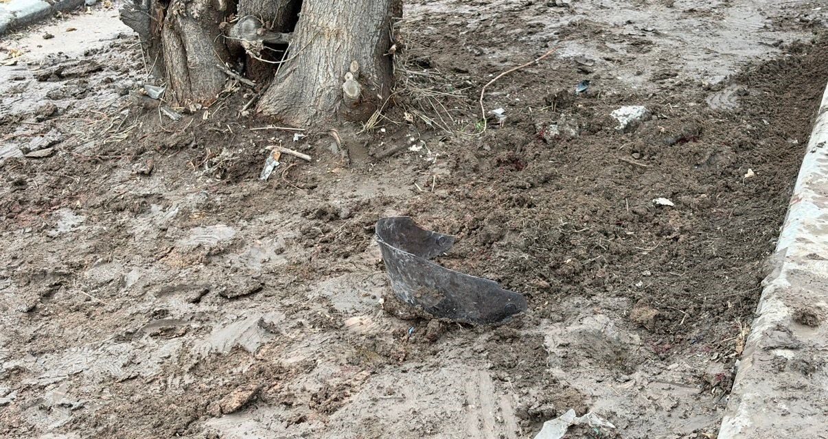 Ankara’nın Altındağ ilçesinde yağıştan dolayı kayganlaşan yolda sürücünün kontrolünden çıkarak