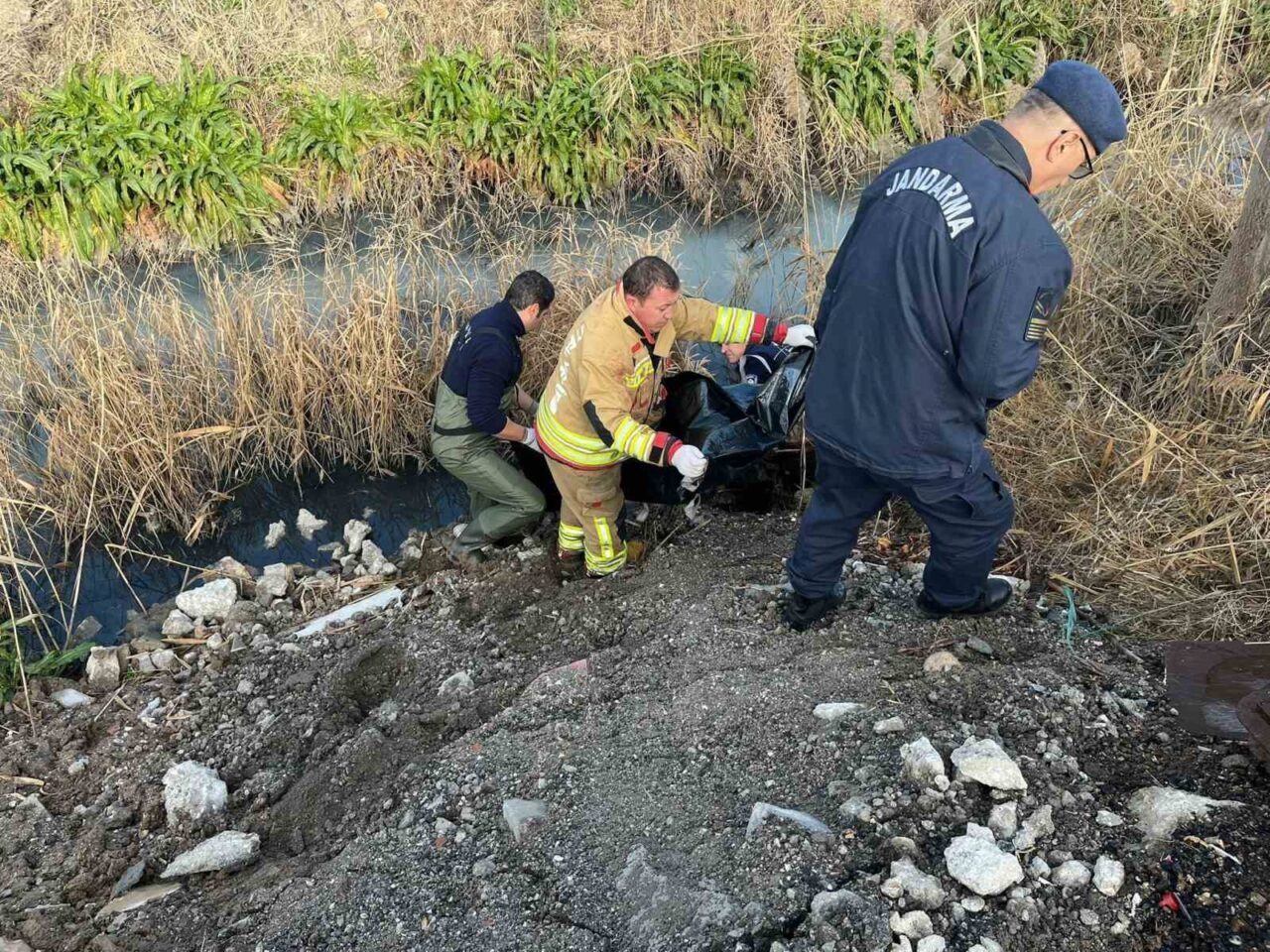 Manisa’nın Şehzadeler ilçesinde kendisinden haber alınamayan yaşlı adam, dere yatağında