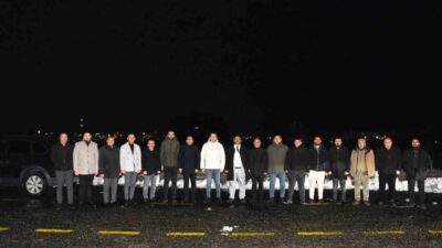 Mardin’in Nusaybin ilçesinde Kaymakam Evren Çakır, karla mücadele çalışmalarını yerinde