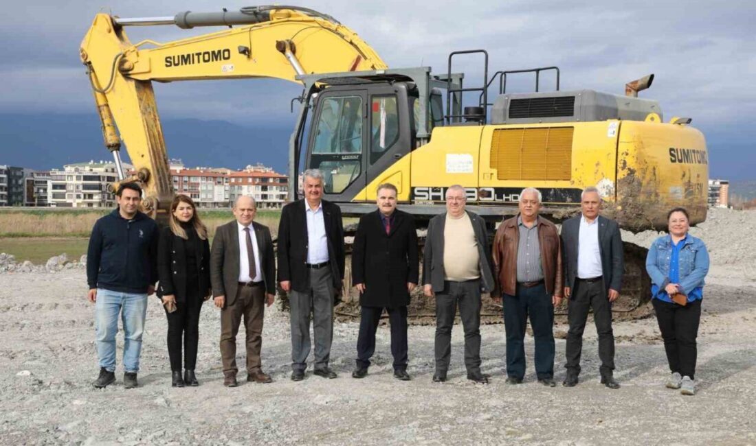 Balıkesir’in Edremit ilçesinde Kaymakam Ahmet Odabaş ve Belediye Başkanı Mehmet