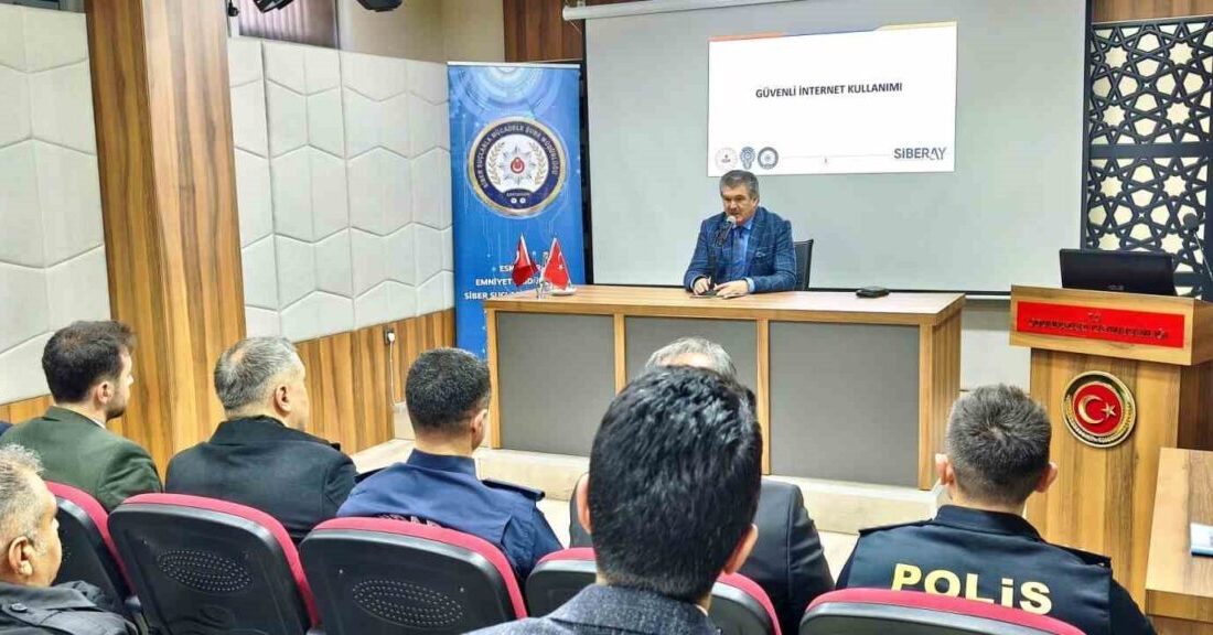 Eskişehir’de Odunpazarı Kaymakamı Ömer Ulu başkanlığında ’Muhtarlar ve Vatandaşlarla Buluşma