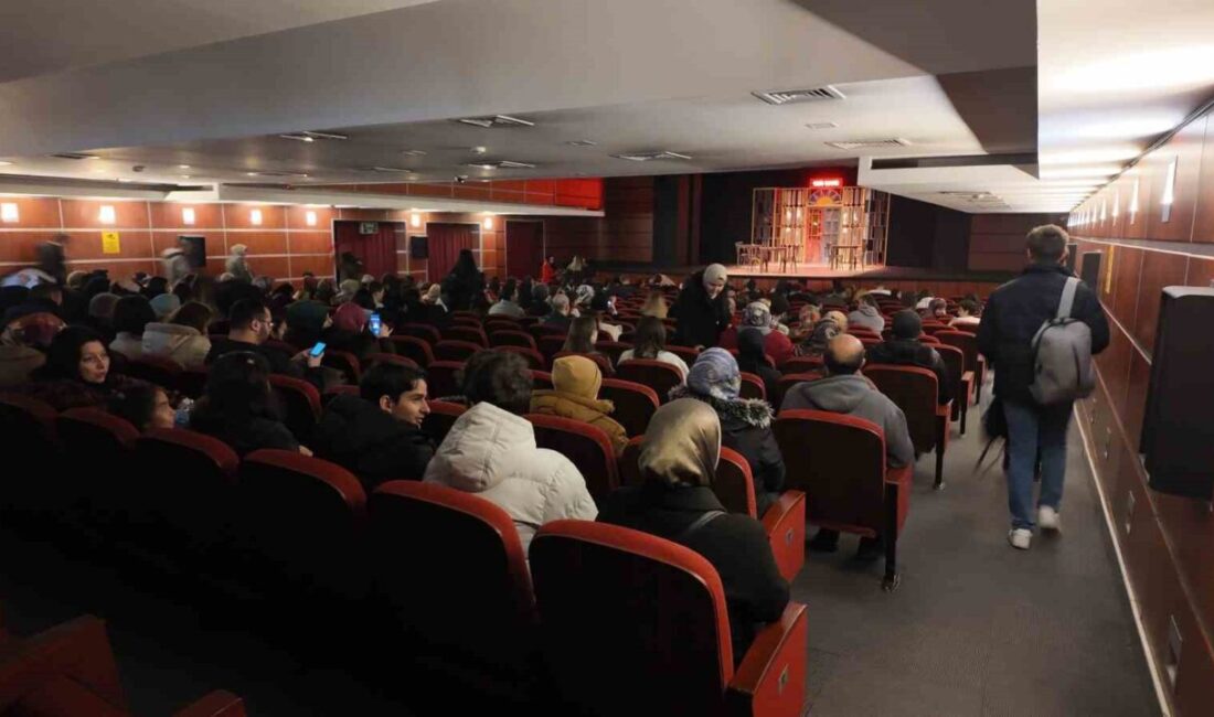 Kayseri Büyükşehir Belediyesi tarafından, öğrencileri tiyatroda buluşturan bir etkinlik düzenlendi.