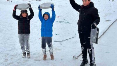 Kayseri’de yoğun kar yağışı sonrasında oyun parkları boş kalırken, kış
