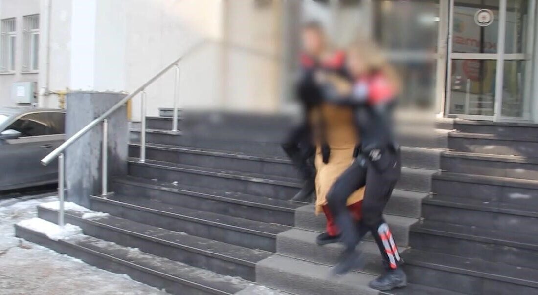 Kayseri’de polis ekipleri tarafından eş zamanlı yapılan operasyonda, ‘fuhuşa teşvik,