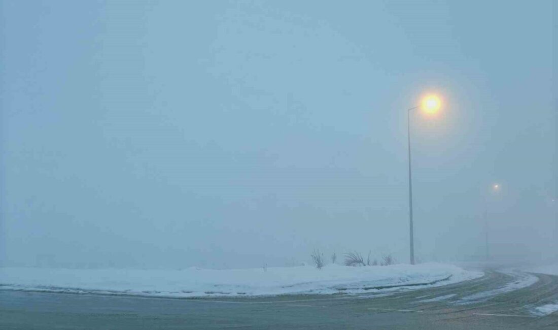 Hava sıcaklıklarının düştüğü Kayseri’de kentin yüksek kesimlerinde sis etkili oldu.