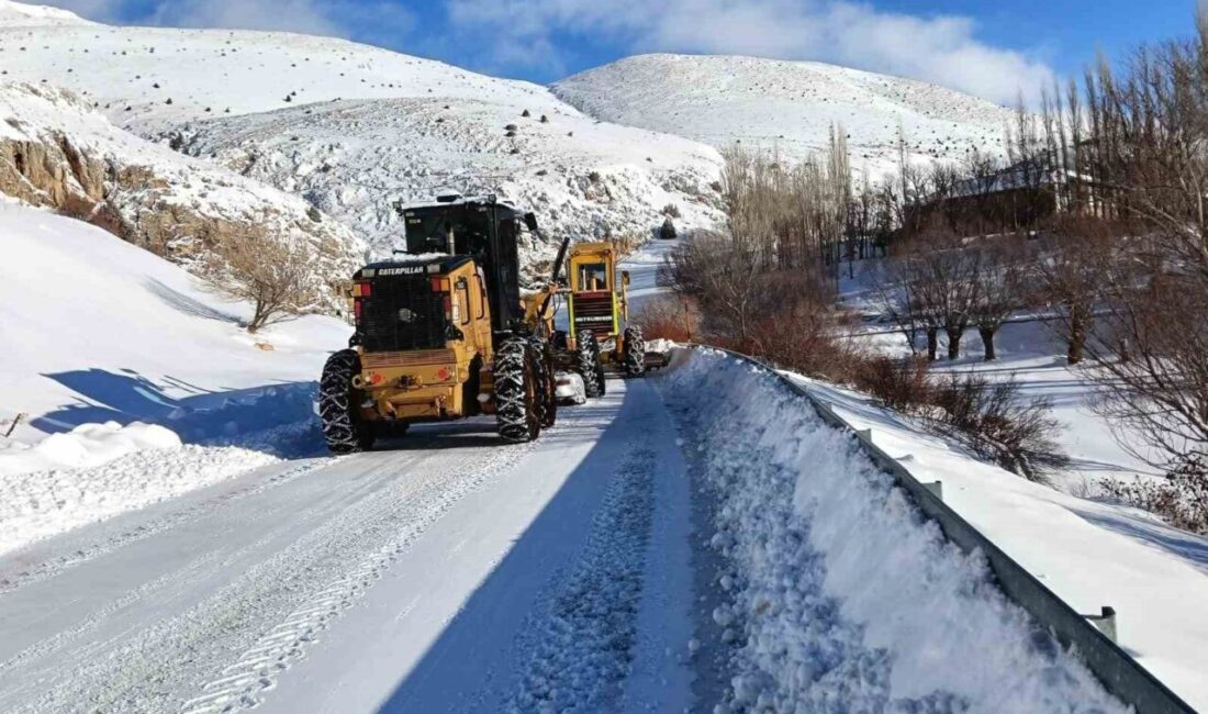 Kayseri Büyükşehir Belediyesi; gece saatlerinde kent genelinde etkili olan kar