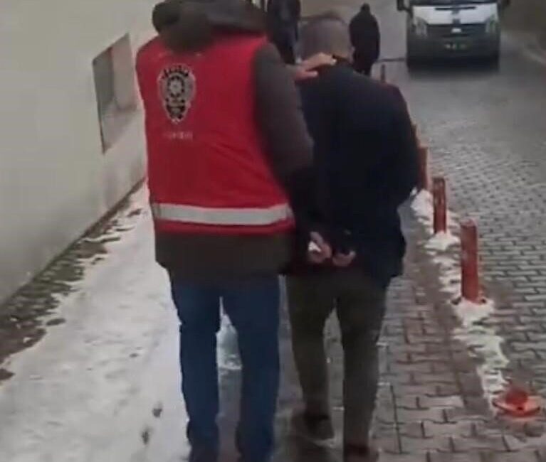 Kayseri’de polis ekipleri tarafından çeşitli suçlardan toplamda 54 yıl 4